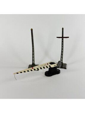 Lionel Vintage #252 Crossing Gate & Signal Towers Model Train Accessories